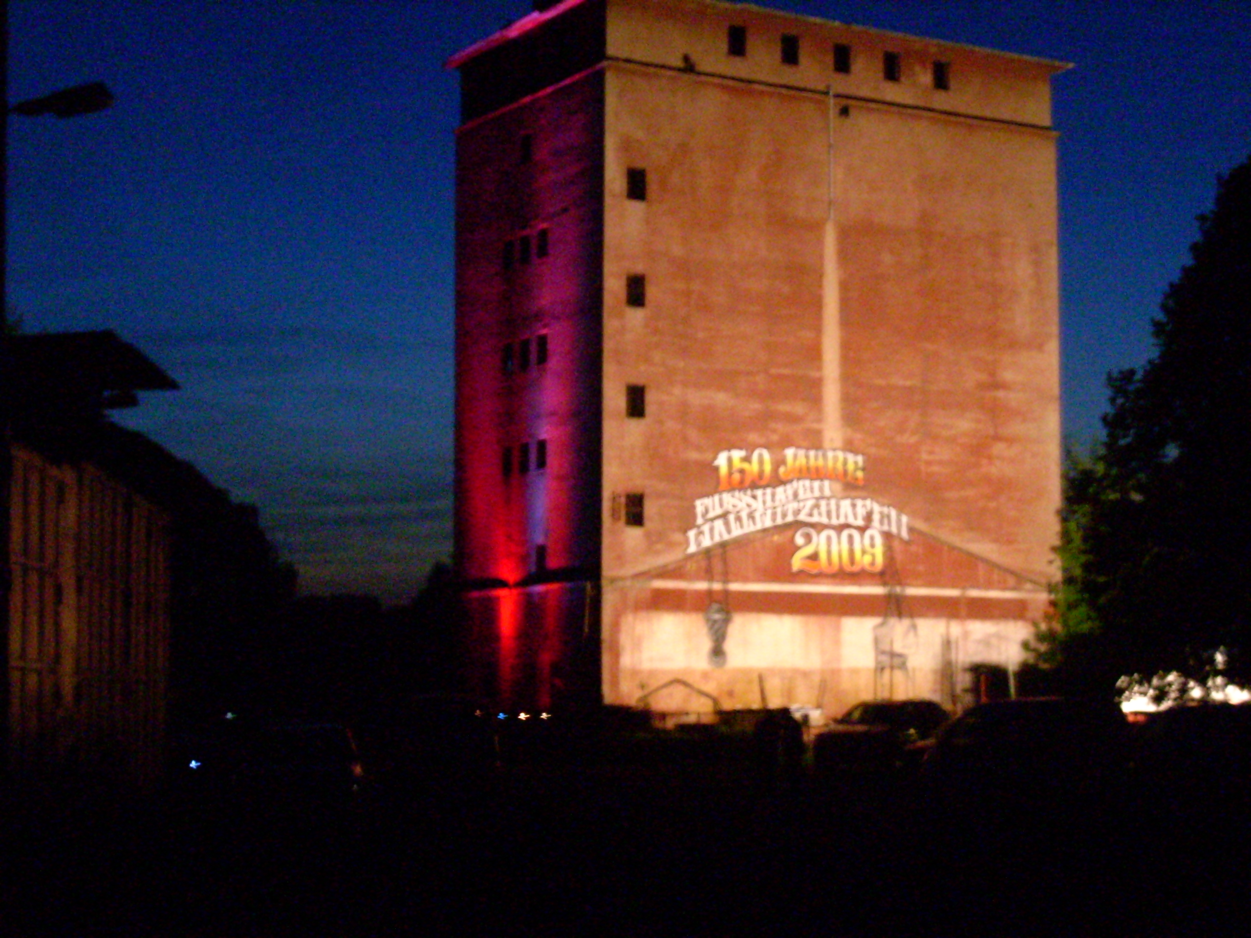 Silo in Flammen